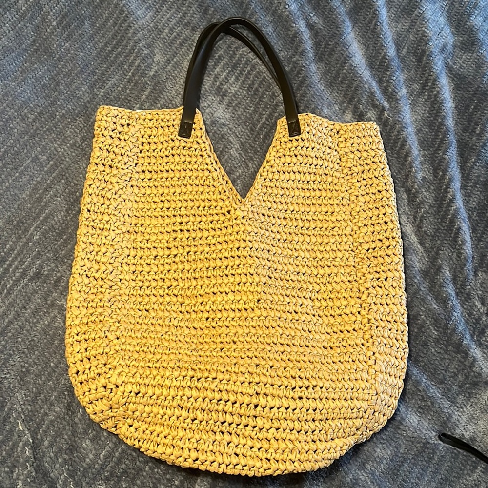 Banana Republic Factory Straw tote. Excellent condition.